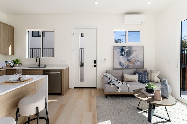 Building Photo - Private Yard Space, No Shared Walls, Views, New Luxury