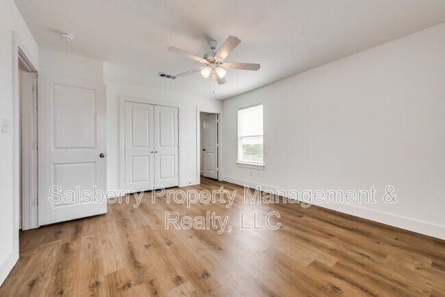 Building Photo - 140 Private Rd 4218