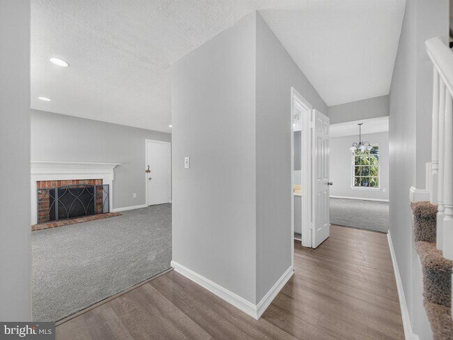Building Photo - 801 High Plain Dr