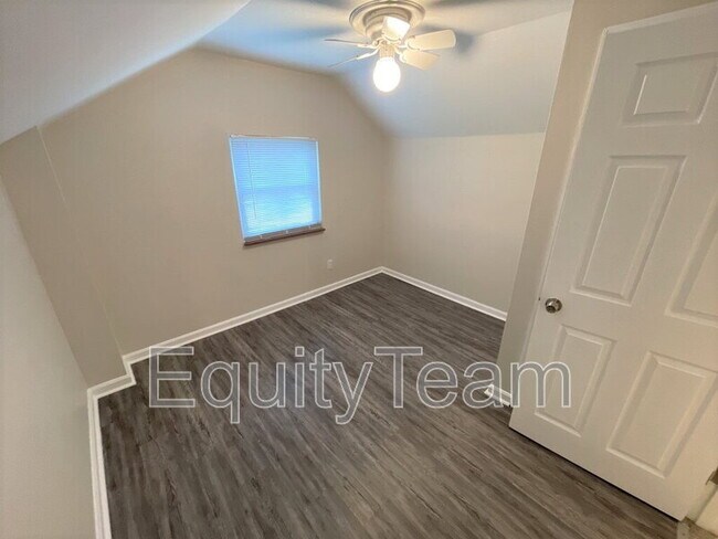 Building Photo - 2854 Allview Cir