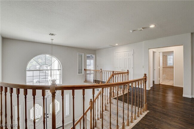 Building Photo - 9405 Mast Dr