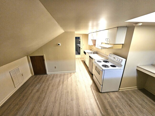 Building Photo - 7533 Carmen Ct