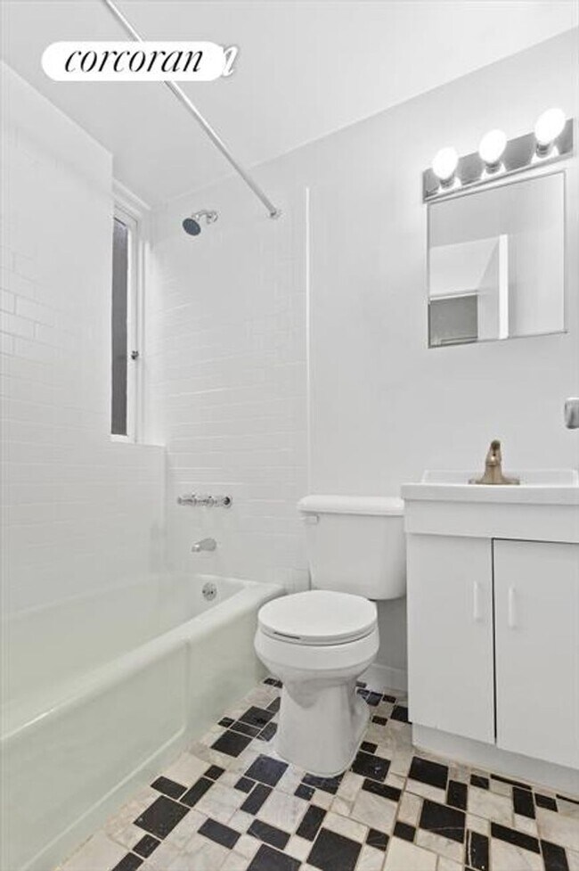 Building Photo - 58 Perry St