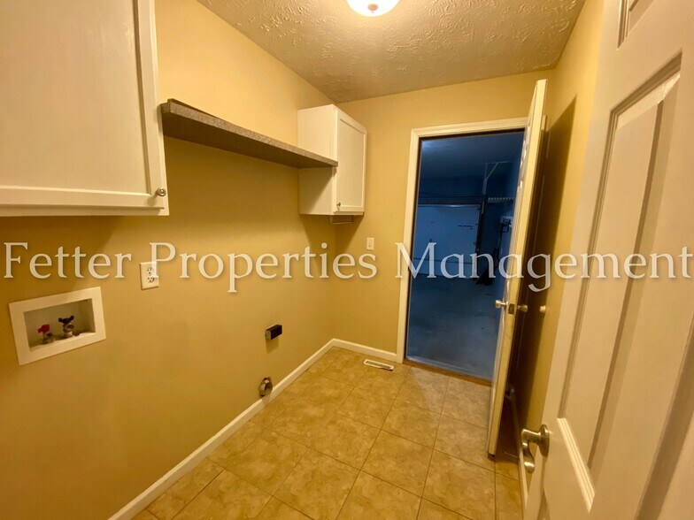 Building Photo - 10571 Tecumseh Dr