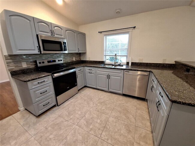 Building Photo - 259 Franca St