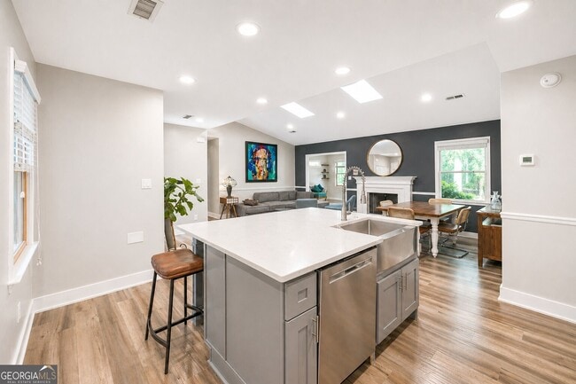 Building Photo - 135 Summer Brooke