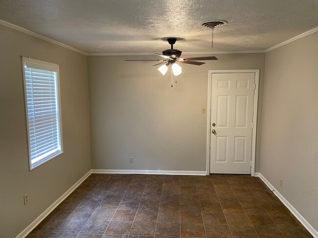 Building Photo - This 3 bedroom, 1.5 bathrooms house sits o...