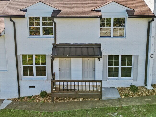 Building Photo - 400 Gallery Ln