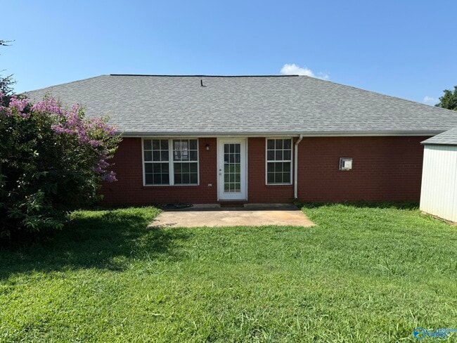 Building Photo - 128 Clover Ridge Dr