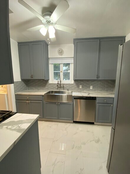 Building Photo - 2201 S Bentley Ave