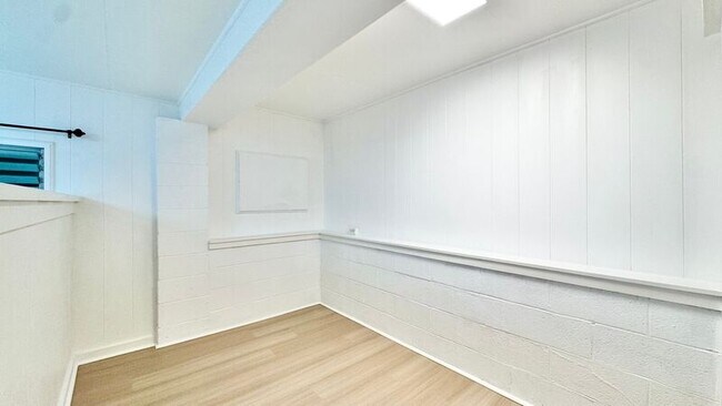 Building Photo - 3007 Lanikaula St