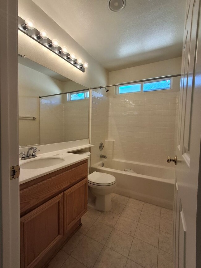 Building Photo - Beautiful Home in the Heart of it all. MUST SEE!!!