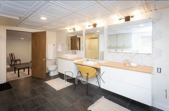 Building Photo - 6 Lambeth Cir