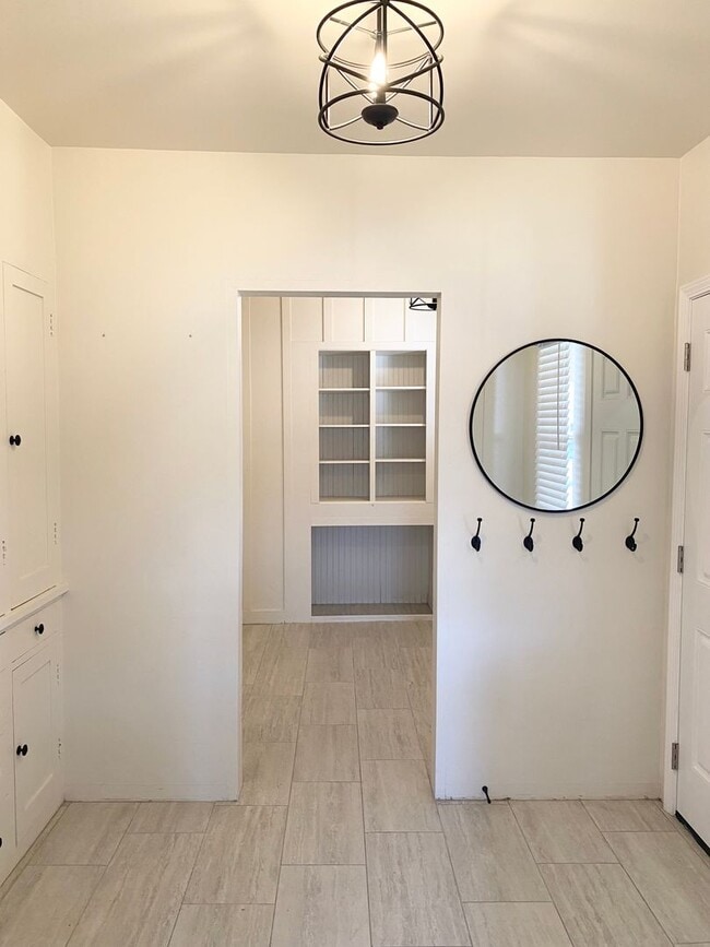 Building Photo - H203-211-P