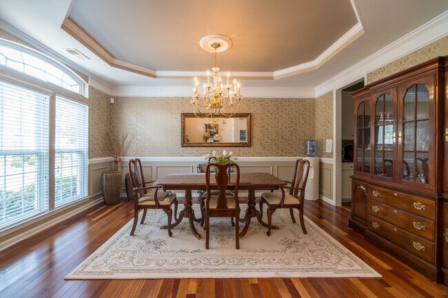 Building Photo - Luxury Golf Course Town Home with Master Suite on Main Level