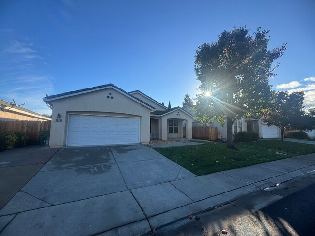 Primary Photo - Spacious 4 Bedroom Home in Elk Grove