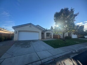 Building Photo - Spacious 4 Bedroom Home in Elk Grove