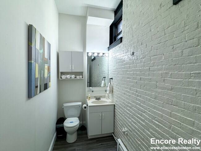 Building Photo - 19 Stanhope St