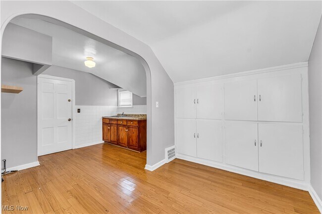 Building Photo - 15102 Edgewood Ave