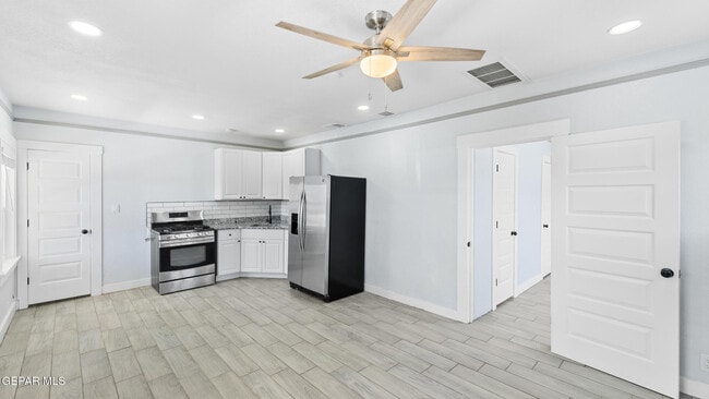 Building Photo - 3109 Douglas Ave