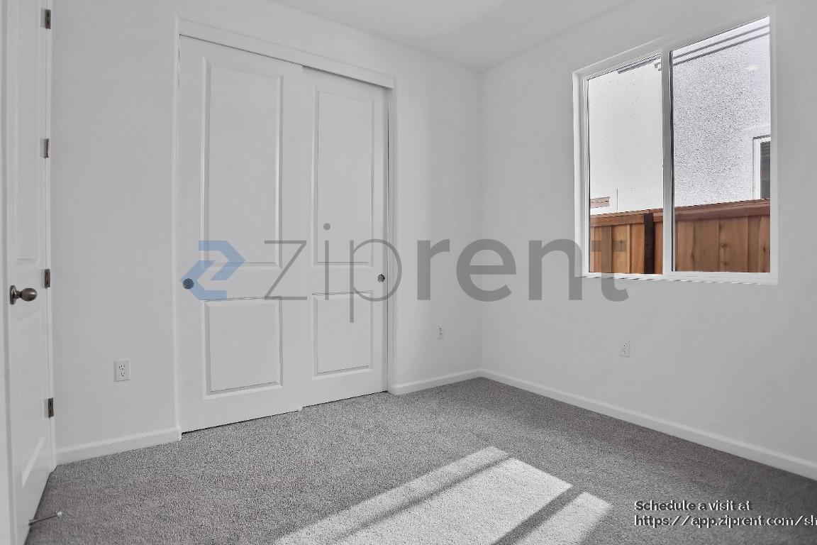 Building Photo - 15474 Hedges Dr