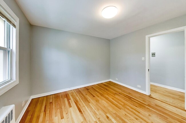 Building Photo - 6405 N Normandy Ave