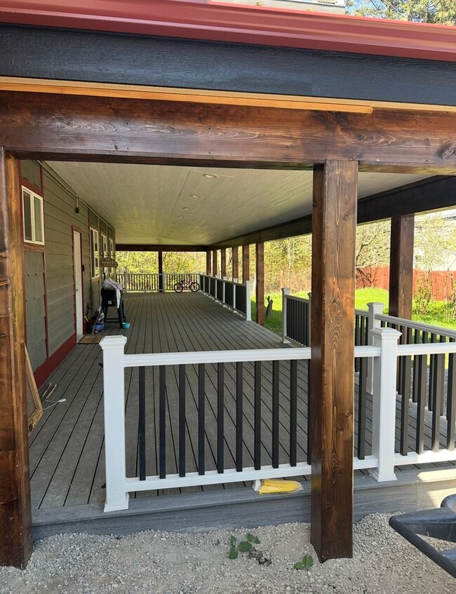 Building Photo - Custom Kalispell Home with Spectacular Views