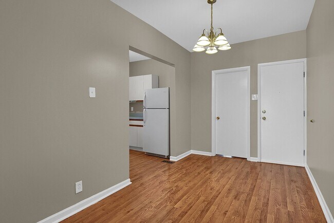 Building Photo - Showtime in Tower Grove South