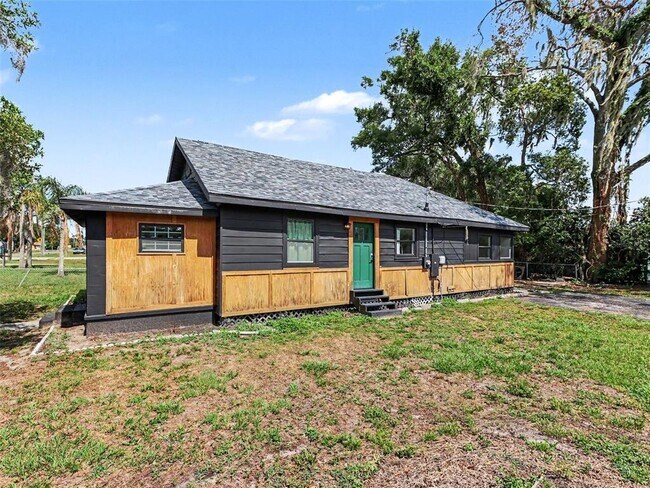 Building Photo - 38702 South Ave