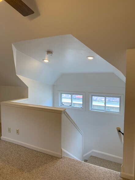 Bonus room entry - 2922 Merrill Ave