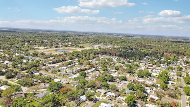 Building Photo - 2145 5th St