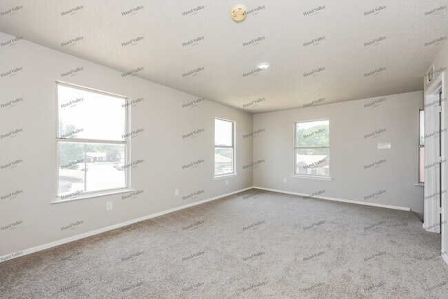 Building Photo - 3916 Wendover Dr