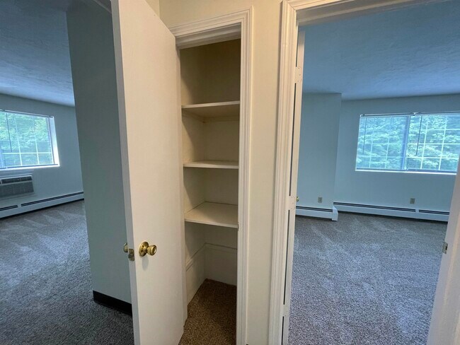 Building Photo - 385 Huse Rd
