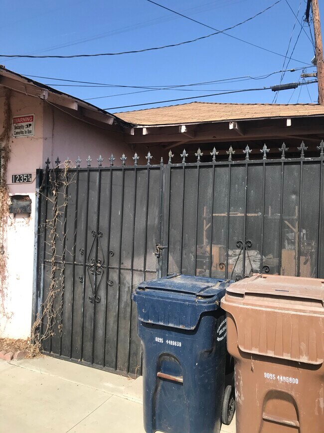 Exterior Area - 1235 W 107th St