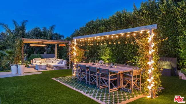 Building Photo - 6540 Dume Dr