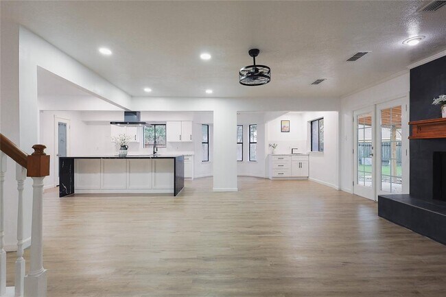 Building Photo - 10411 Rippling Fields Dr