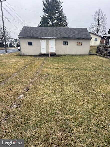 Building Photo - 100 S Park St