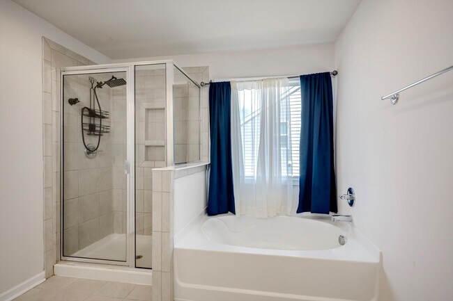 Building Photo - Beautiful 5 Bedroom Home For Rent
