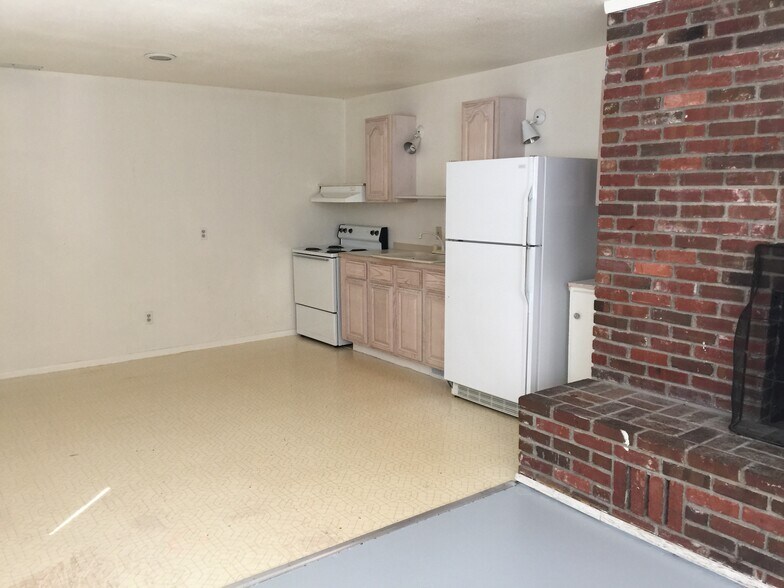 Building Photo - 418 NW Maryland St