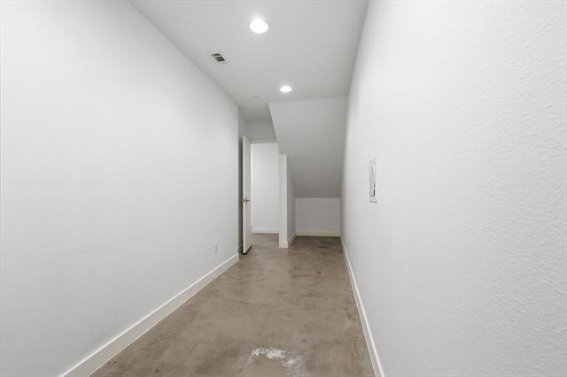 Building Photo - 2111 Bennett Ave