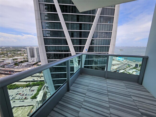 Building Photo - 900 Biscayne Blvd