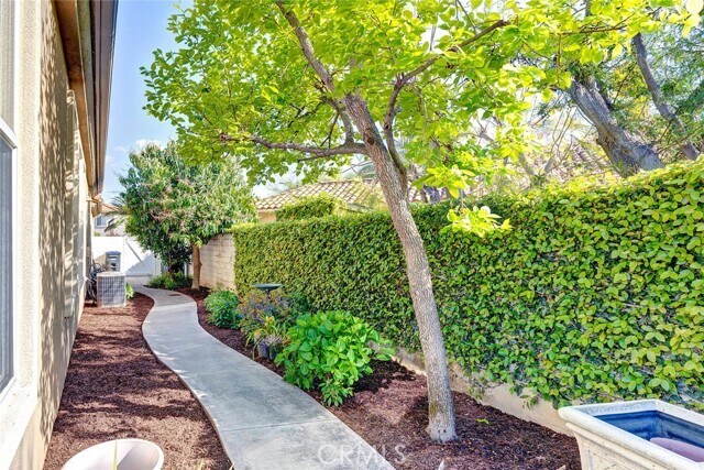 Building Photo - 2140 Chandler Dr