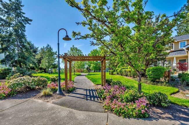 Building Photo - Mountlake Terrace Two Story Home