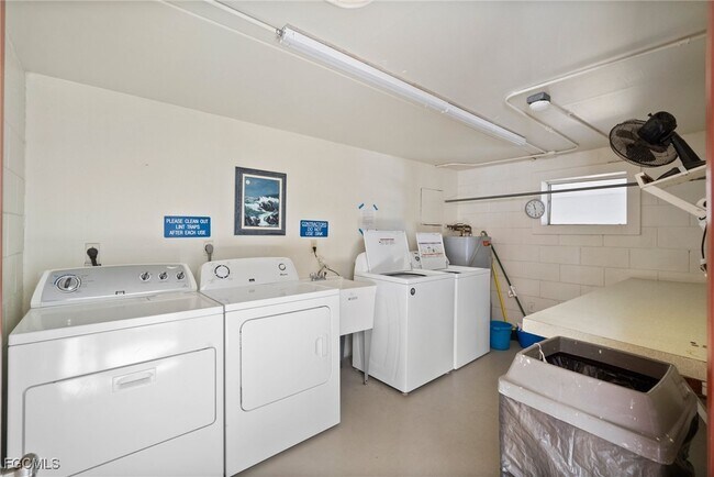 Building Photo - 1700 Pine Valley Dr