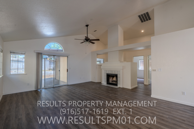 Building Photo - Beautiful Antelope Home - Available Now!