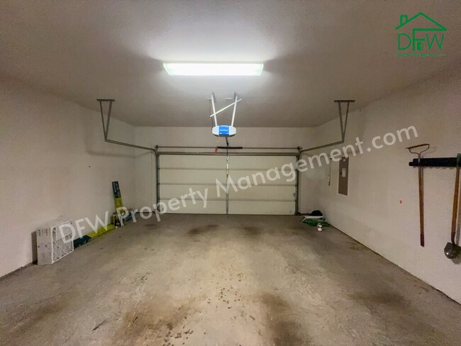 Building Photo - 3 Bed/2.5 Bath Home for Lease in Arlington – 2 Living Areas, Pool, Courts & Trails Nearby!