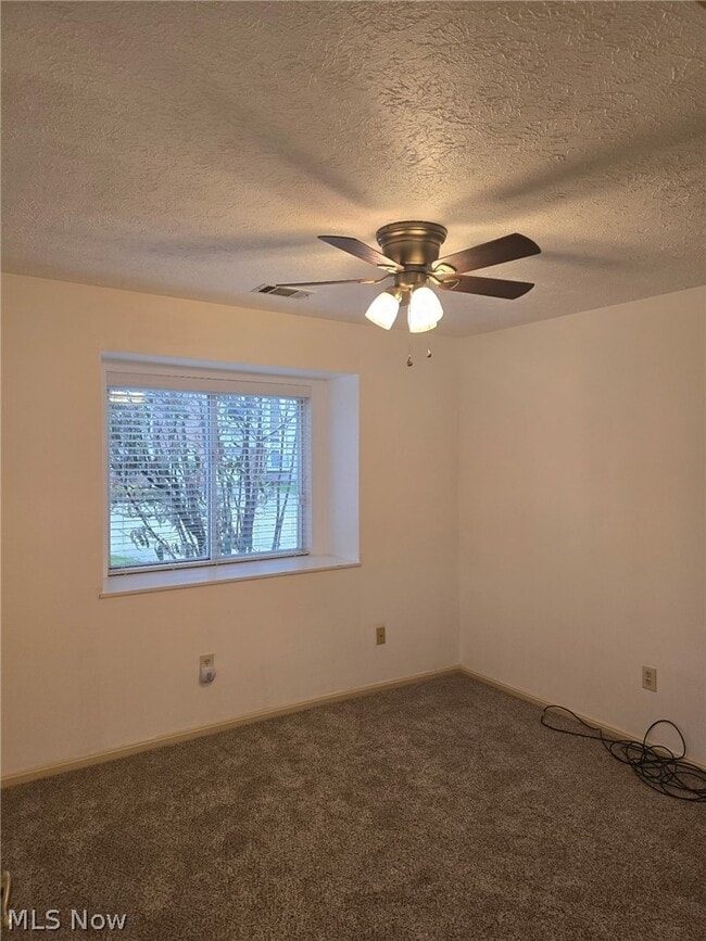 Building Photo - 355 Village Pointe Dr