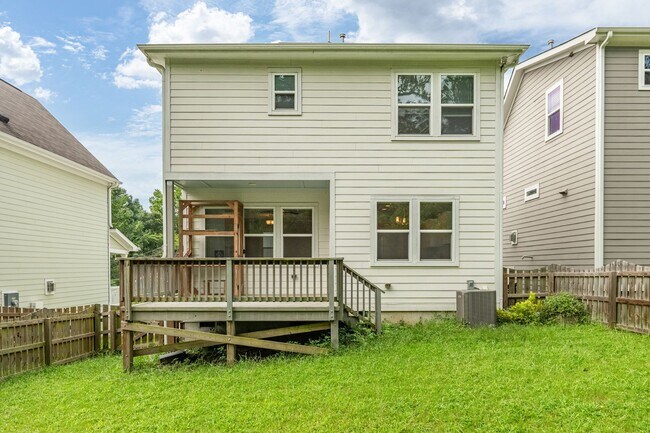 Building Photo - 117 Dunstan Ave