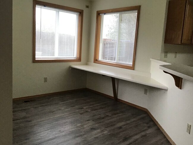 Building Photo - 3012 NE Glacier Way