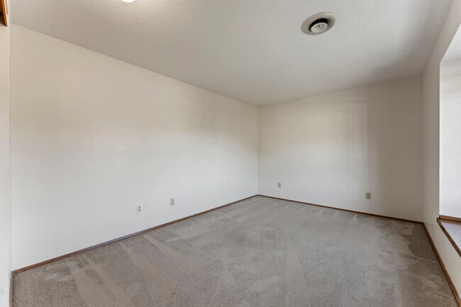 Building Photo - 7050 SW 174th Ave